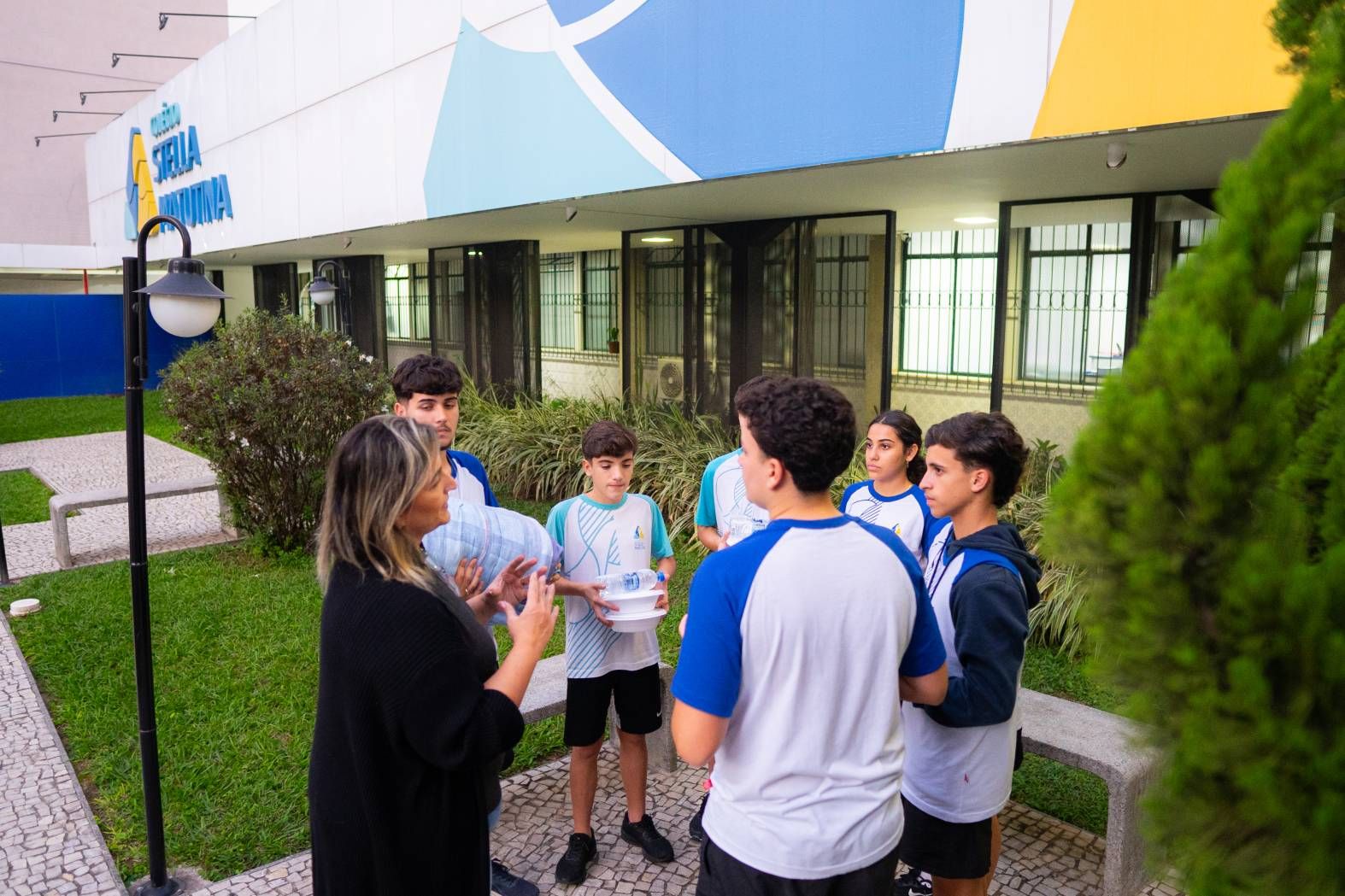 crianças e professores